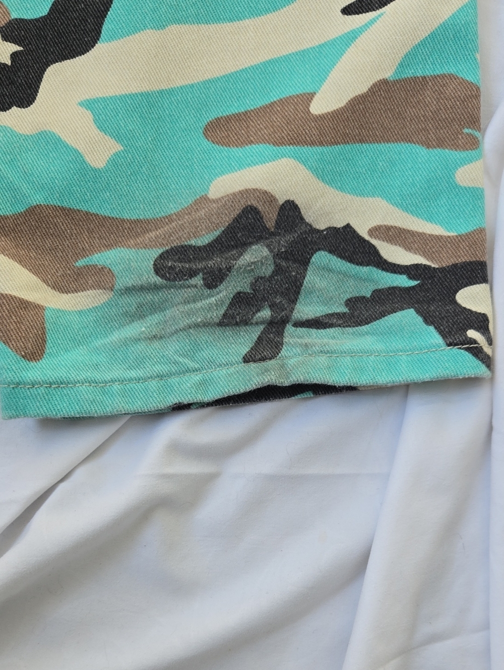 Men's Cool Unusual Turquoise Colored Camo Jeans W38 L29.5/30 100% Cotton. - Picture 6 of 7